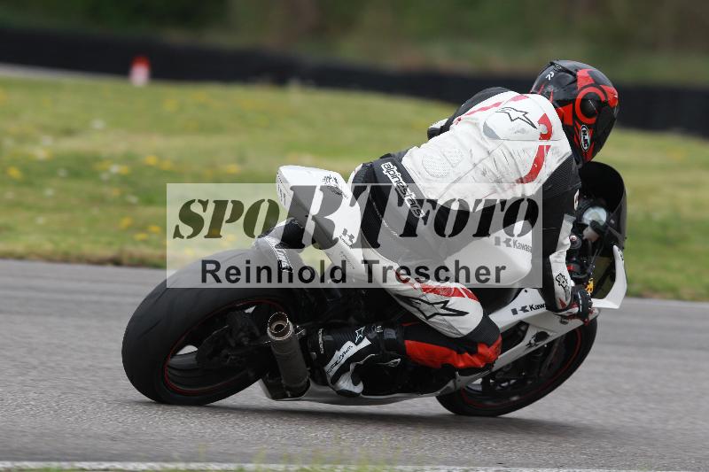 Archiv-2022/13 25.04.2022 Plüss Moto Sport ADR/Freies Fahren/backside